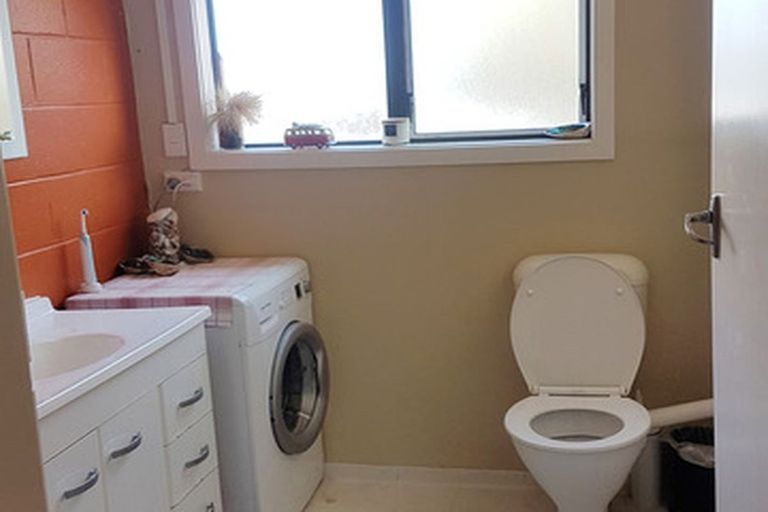 Photo of property in 1/102 Lyall Parade, Lyall Bay, Wellington, 6022