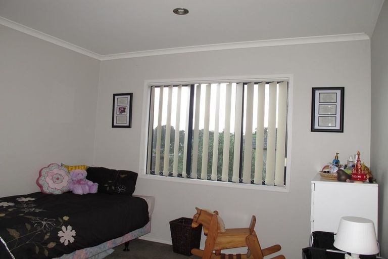Photo of property in 86 Fields Parade, Oteha, Auckland, 0632