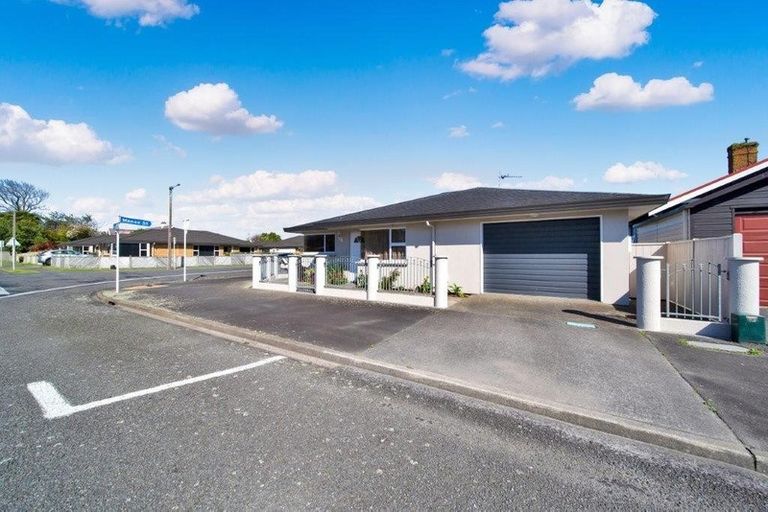 Photo of property in 37 Victoria Street, Hawera, 4610