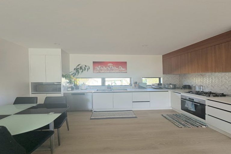 Photo of property in 20f Gilliam Street, New Lynn, Auckland, 0600
