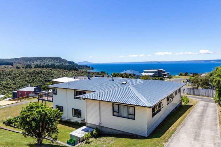 Photo of property in 33 Turangitukua Terrace, Kuratau, Turangi, 3381