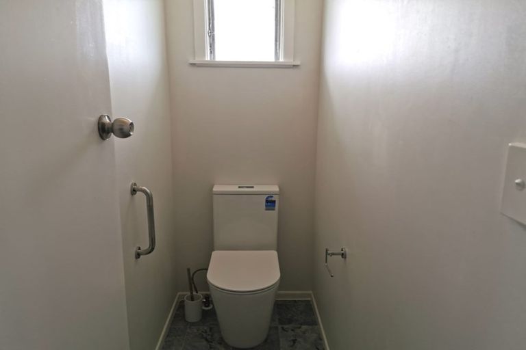 Photo of property in 2 Maybelle Place, Kelston, Auckland, 0602