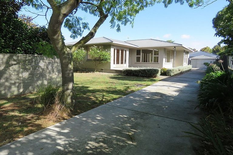 Photo of property in 9 Burnside Crescent, Burnside, Christchurch, 8053