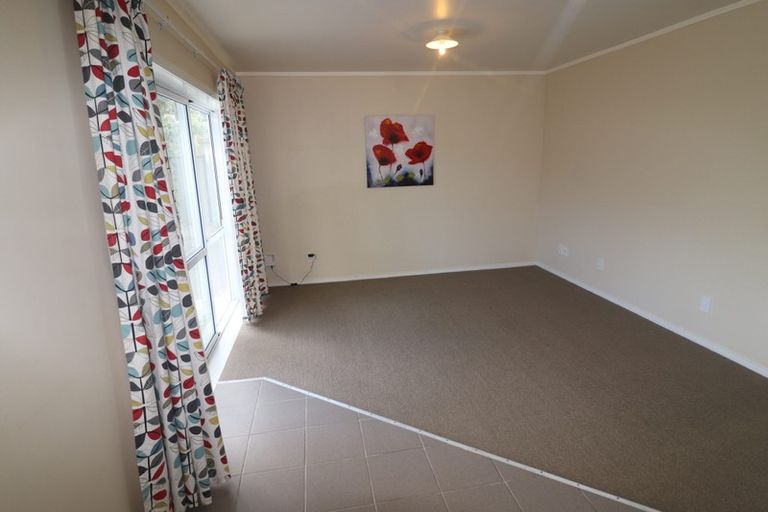 Photo of property in 81 Sturges Road, Henderson, Auckland, 0612