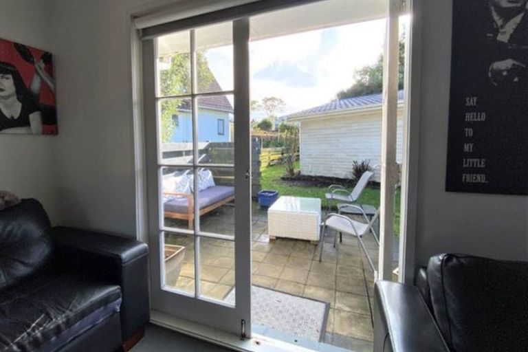 Photo of property in 3/220 East Coast Road, Forrest Hill, Auckland, 0620