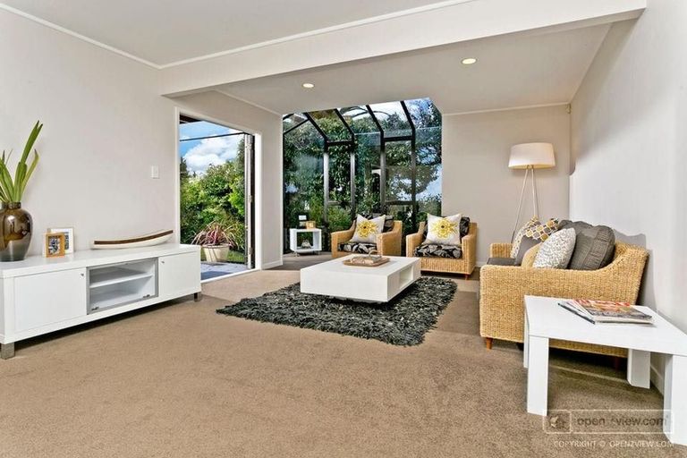 Photo of property in 1/19 Beach Road, Castor Bay, Auckland, 0620