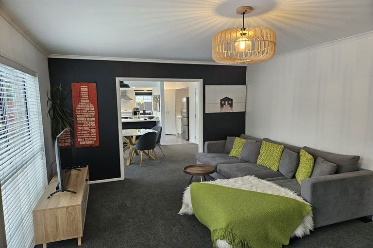 Photo of property in 1/50 Saint Andrews Square, Strowan, Christchurch, 8052