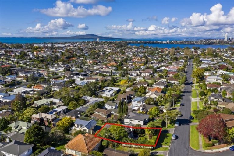 Photo of property in 1/53 Corunna Road, Milford, Auckland, 0620