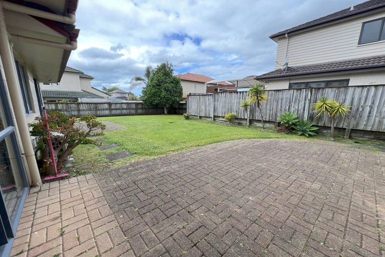 Photo of property in 8 Glanmire Place, Flat Bush, Auckland, 2016
