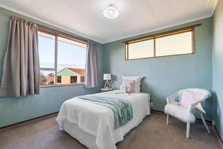 Photo of property in 18 Honeystone Street, Helensburgh, Dunedin, 9010