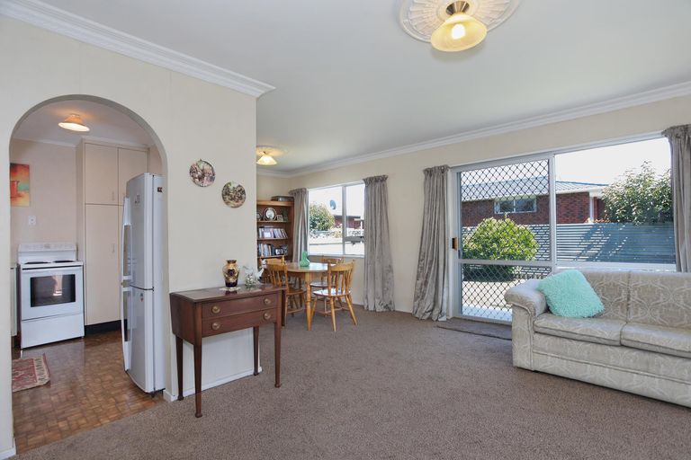 Photo of property in 101c Church Street, West End, Palmerston North, 4412