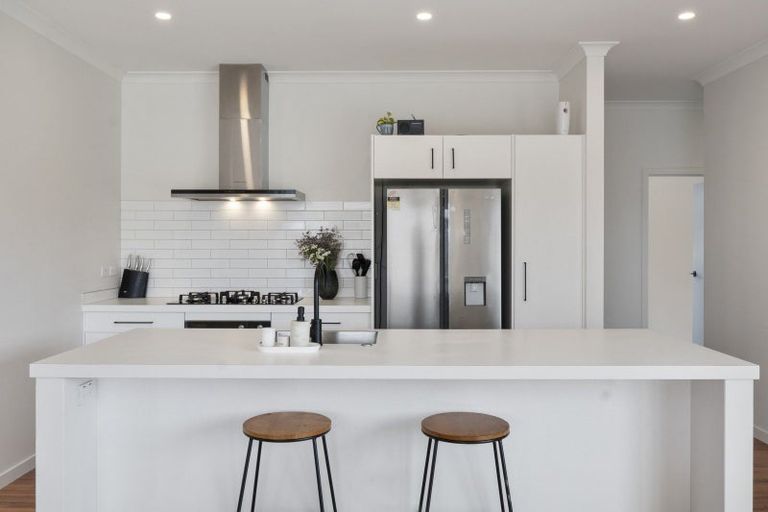 Photo of property in 18 Atlantic Drive, Fitzherbert, Palmerston North, 4410