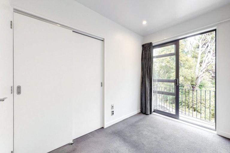 Photo of property in 15 San Sebastian Road, Kelburn, Wellington, 6012