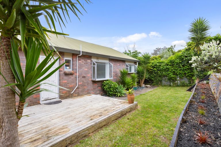 Photo of property in 1/182 Waimumu Road, Massey, Auckland, 0614
