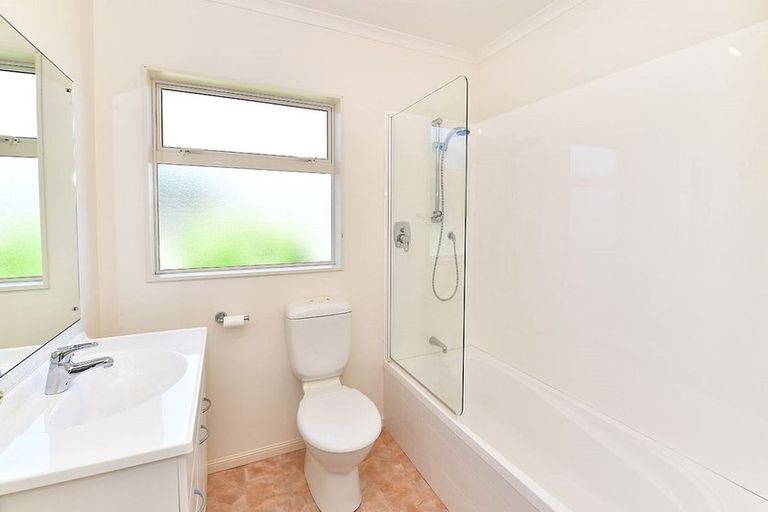 Photo of property in 15a Hatton Road, Orewa, 0931