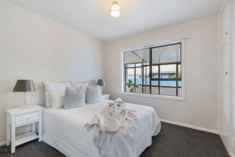 Photo of property in 12 Daniels Road, Redwood, Christchurch, 8051