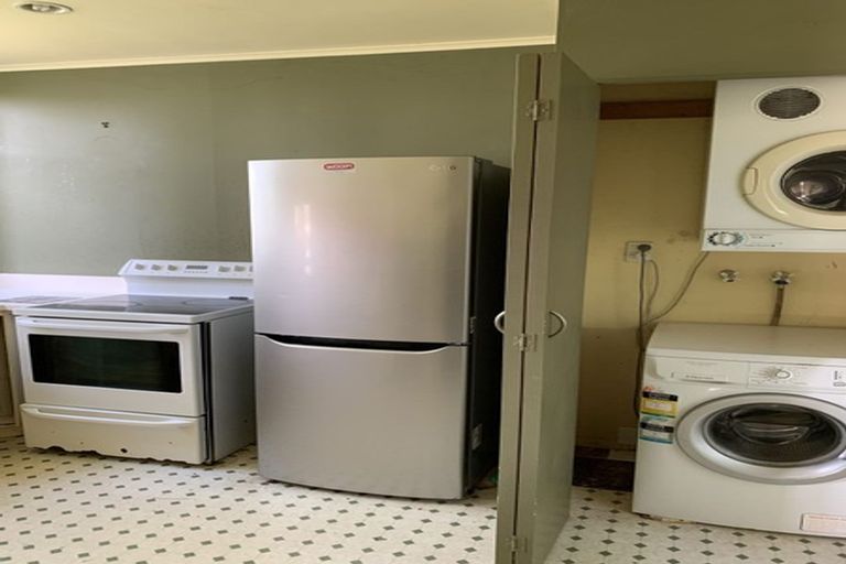 Photo of property in 25 Sutherland Crescent, Melrose, Wellington, 6023