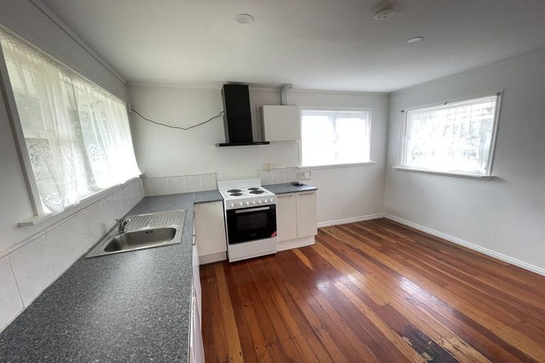 Photo of property in 37 Miro Street, New Lynn, Auckland, 0600