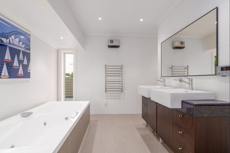 Photo of property in 47 Waiwetu Street, Fendalton, Christchurch, 8052