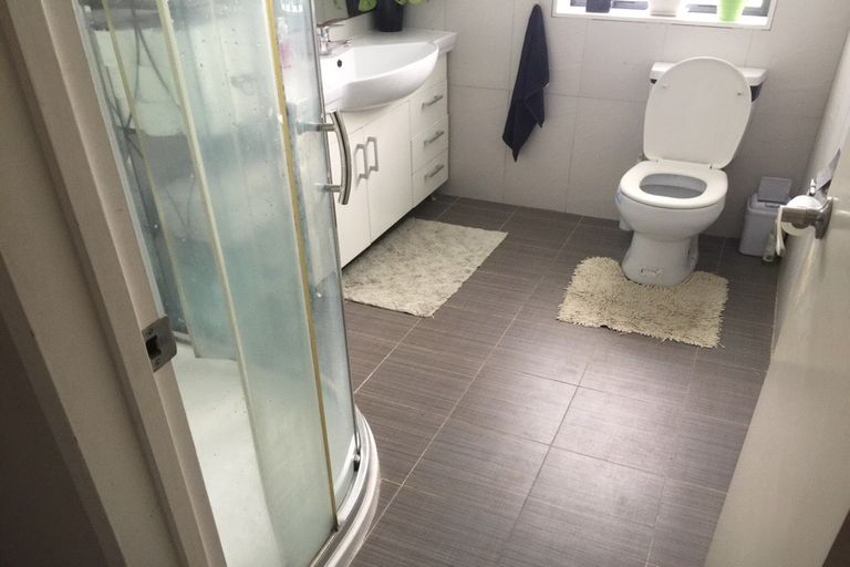 Photo of property in 3179 Great North Road, New Lynn, Auckland, 0600