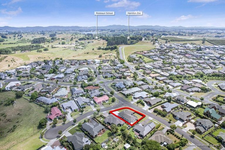 Photo of property in 1 Harrogate Place, Grandview Heights, Hamilton, 3200