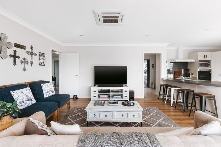 Photo of property in 16 Olive Close, Omokoroa, 3114