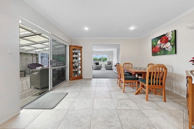 Photo of property in 8a Hauraki Crescent, Pinehill, Auckland, 0632
