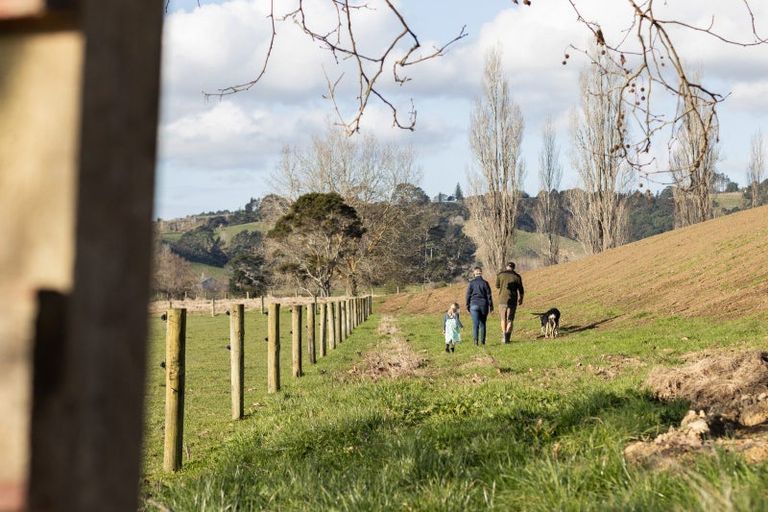 Photo of property in 150 Monument Road, Clevedon, 2582