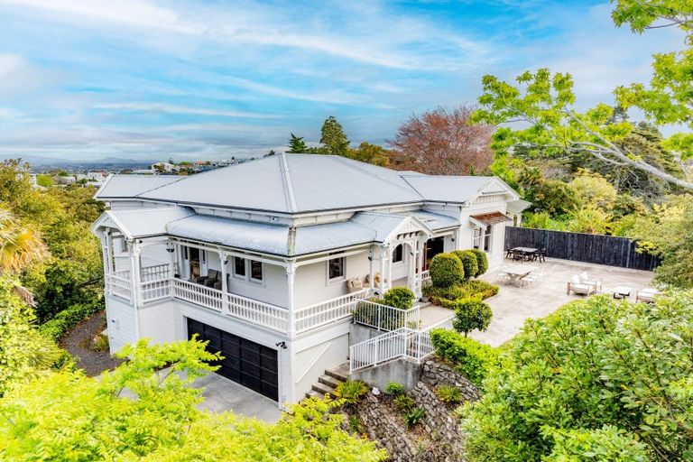 Photo of property in 6 Thompson Road, Bluff Hill, Napier, 4110