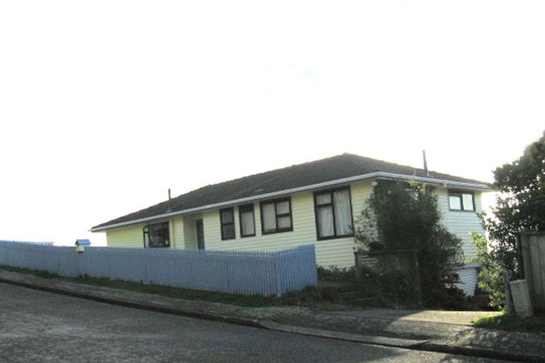 Photo of property in 17 Carluke Street, Paparangi, Wellington, 6037