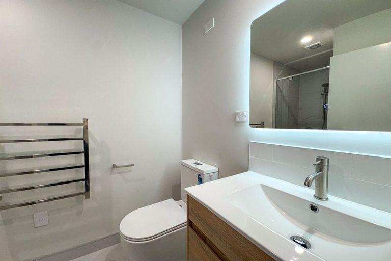 Photo of property in 4/6 James Street, Bayview, Auckland, 0629