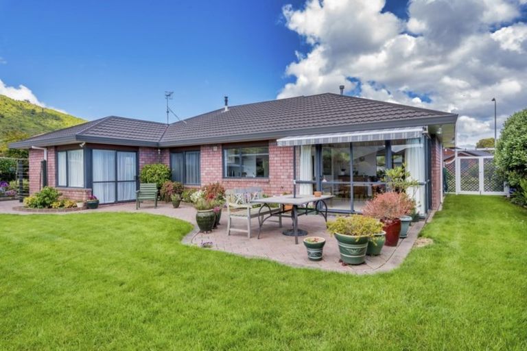 Photo of property in 7 Cranbrook Grove, Waikanae, 5036