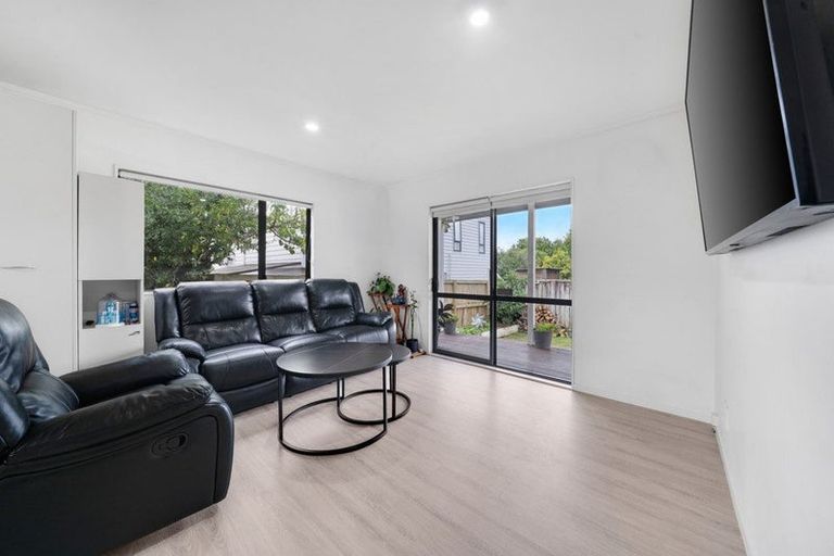 Photo of property in 15a Gossamer Drive, Pakuranga Heights, Auckland, 2010