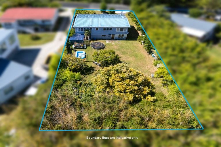 Photo of property in 64 Sylvan Crescent, Te Atatu South, Auckland, 0610