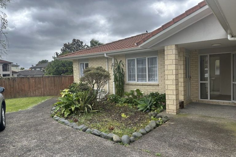 Photo of property in 12 Malin Place, Pinehill, Auckland, 0632