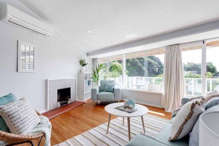 Photo of property in 5 Waerenga Road, Days Bay, Lower Hutt, 5013