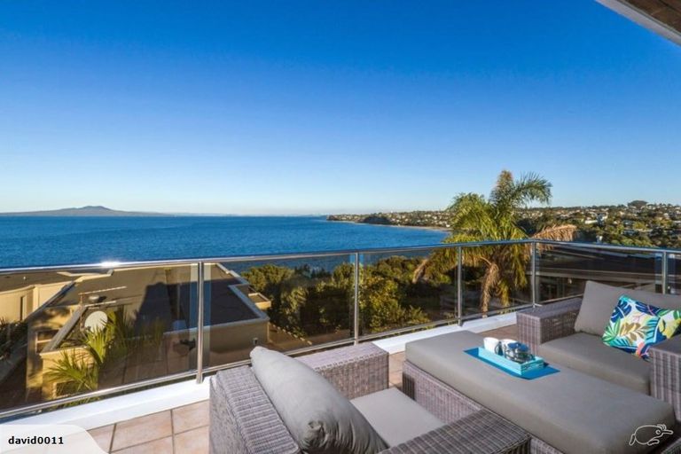 Photo of property in 2/25 Churchill Road, Murrays Bay, Auckland, 0630