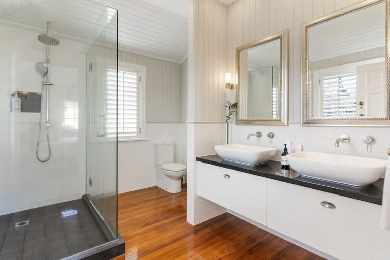 Photo of property in 28 Jubilee Avenue, Devonport, Auckland, 0624