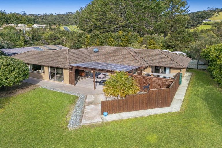 Photo of property in 42 Manuka Grove, Helensville, 0875