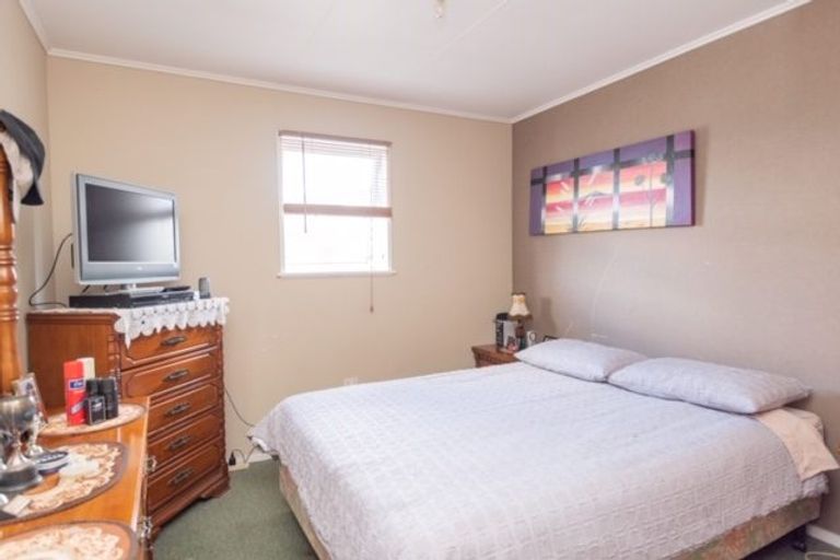 Photo of property in 15 Egmont Place, Westbrook, Palmerston North, 4412