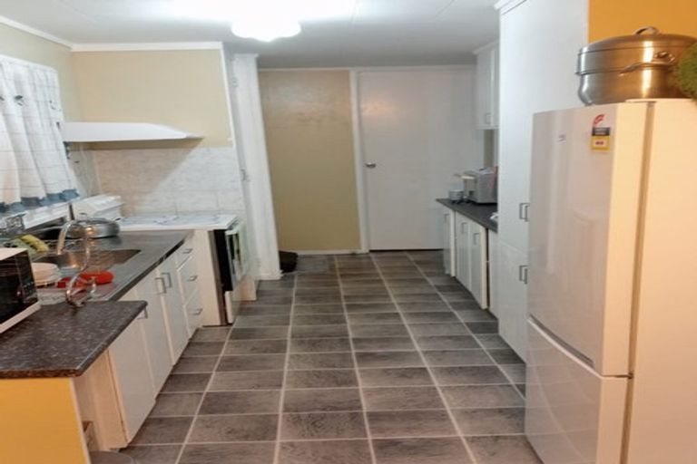 Photo of property in 11 Iredale Road, Hawera, 4610