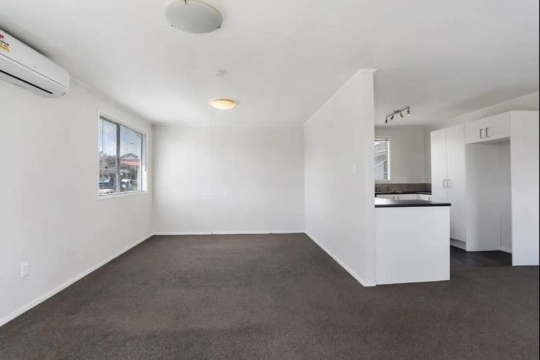 Photo of property in 34 Moncrieff Avenue, Clendon Park, Auckland, 2103