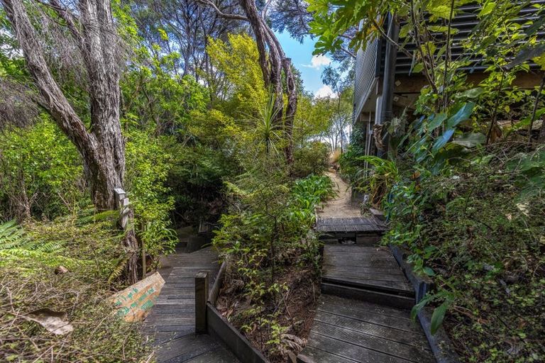 Photo of property in 2 Ocean Vista Lane, Paraparaumu, 5032