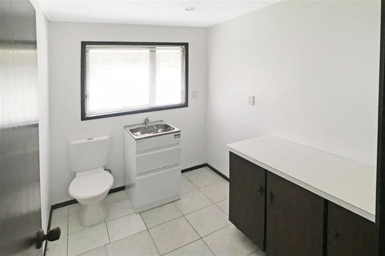 Photo of property in 14 Chenery Road, Red Beach, 0932