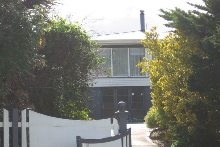 Photo of property in 16 Bickerstaffe Road, Maungaturoto, 0520