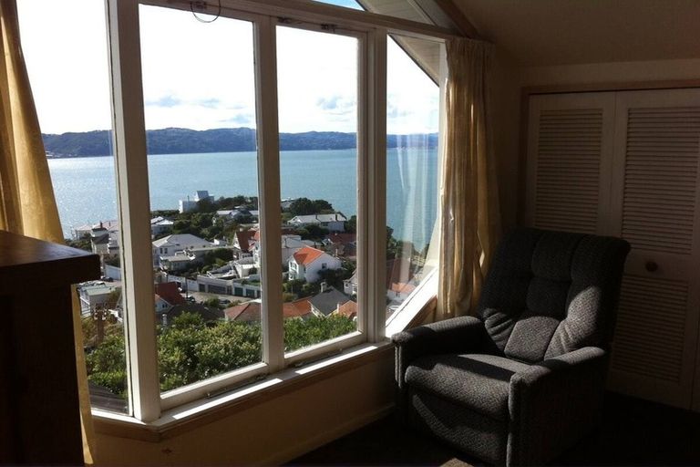 Photo of property in 17 Palliser Road, Roseneath, Wellington, 6011