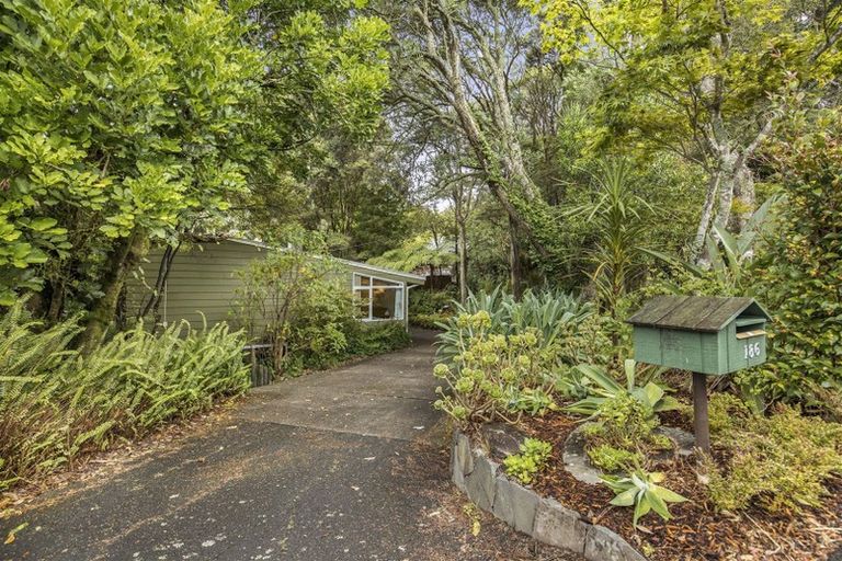 Photo of property in 186 Atkinson Road, Titirangi, Auckland, 0604