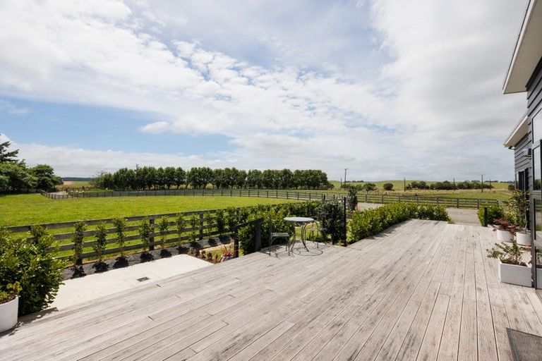 Photo of property in 567 Lethbridge Road, Halcombe, 4775