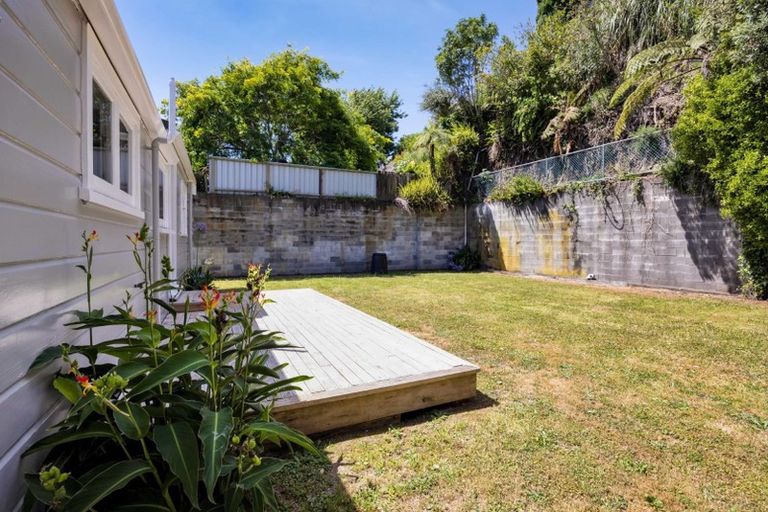 Photo of property in 95 Awanui Street, Merrilands, New Plymouth, 4312