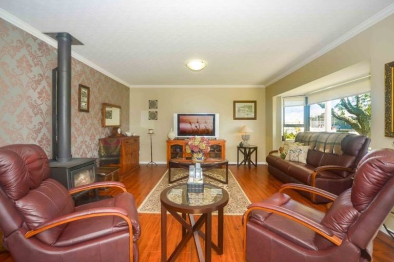 Photo of property in 8 Domain Road, Otaki, 5512